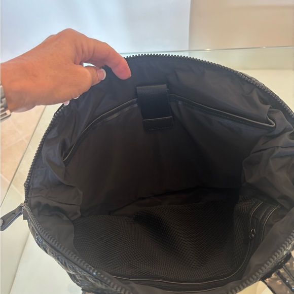 Quilted Black Women's Handbag with a removable strap for Crossbody - Picture 4 of 7